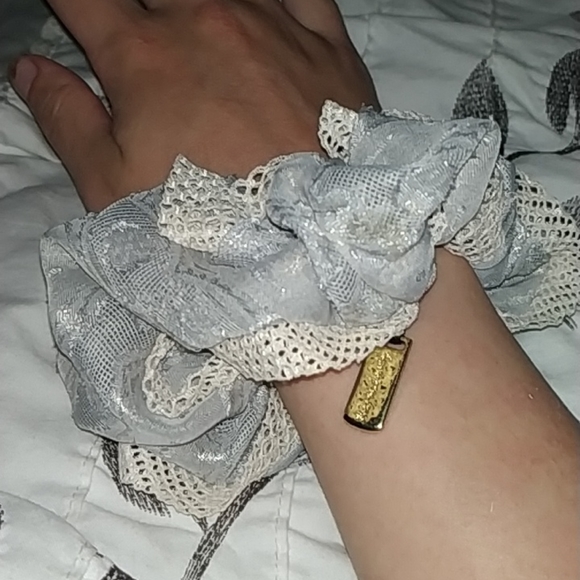 Scrunchie Set - Picture 4 of 4